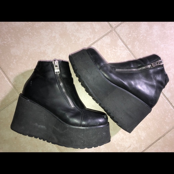 SOLD 🖤 UNIF Daria Boots - Picture 4 of 7